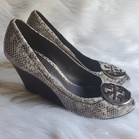 TORY BURCH Julianne Python Embossed Leather Peep-Toe Wedge Pumps SZ 8.5 - Picture 1 of 12